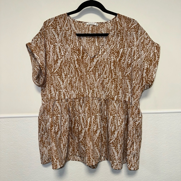Women's Staccato Brown & White Print Top Size Medium Ruffle Bottom V-neck Blouse - Picture 5 of 8